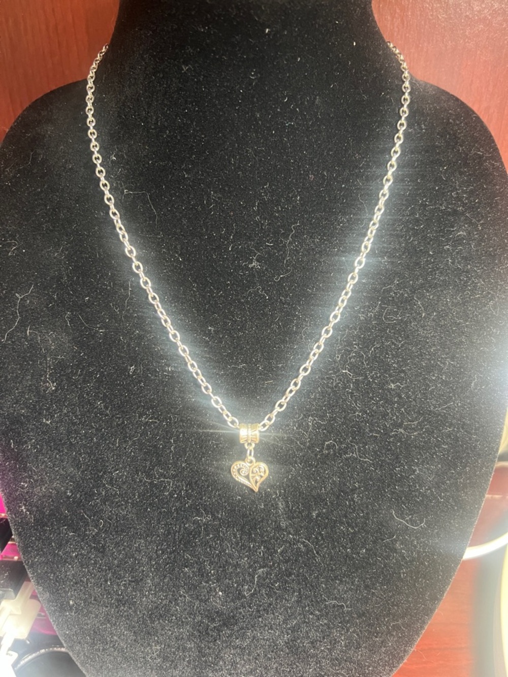 Sterling Silver Heart Pendant Necklace - Silver color  Pre-Owned